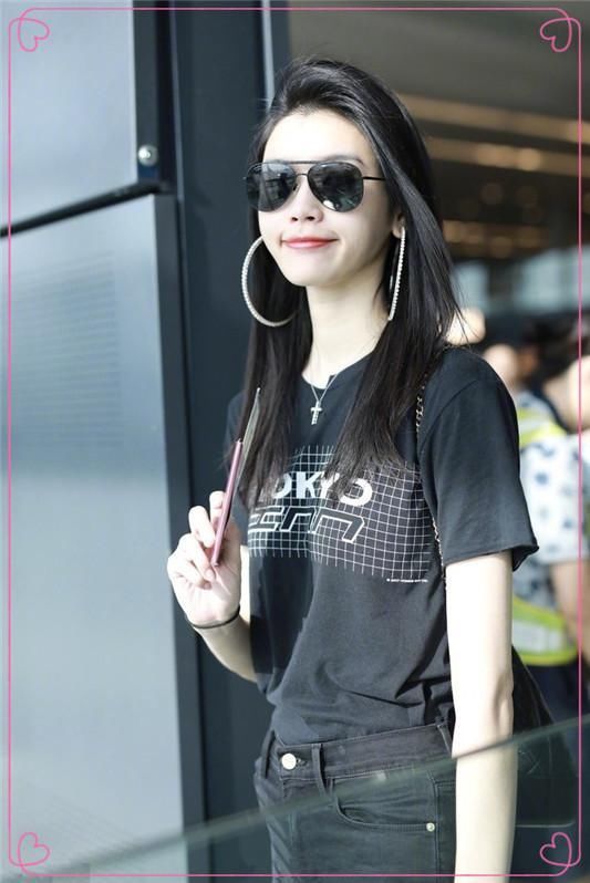 奚梦瑶只会炫腹？不穿露脐装照样美炸，网友：难怪何猷君穷追不舍