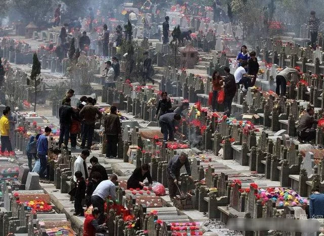 清明节马上就要来了,还有必要聚集去扫墓祭拜祖先吗?