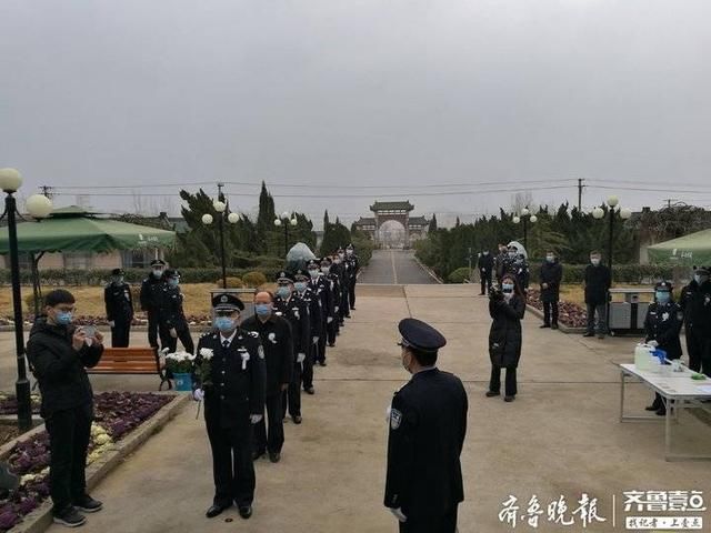  「殡仪馆」送别英雄李弦｜鞠向群、赵斌等有关负责人到殡仪馆凭吊