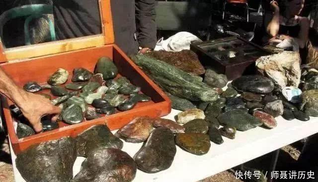  【玉石】谁说老外不玩奇石, 看看国外的石头市场是啥样!