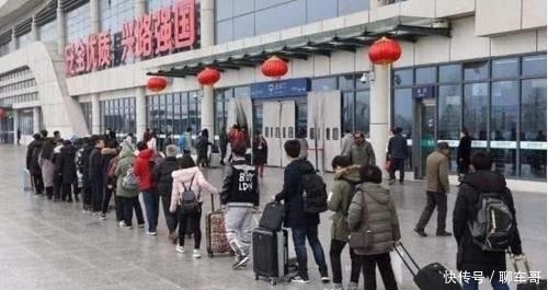  我国@日本游客乘坐中国高铁，直言指出我国高铁的2个缺点，引起