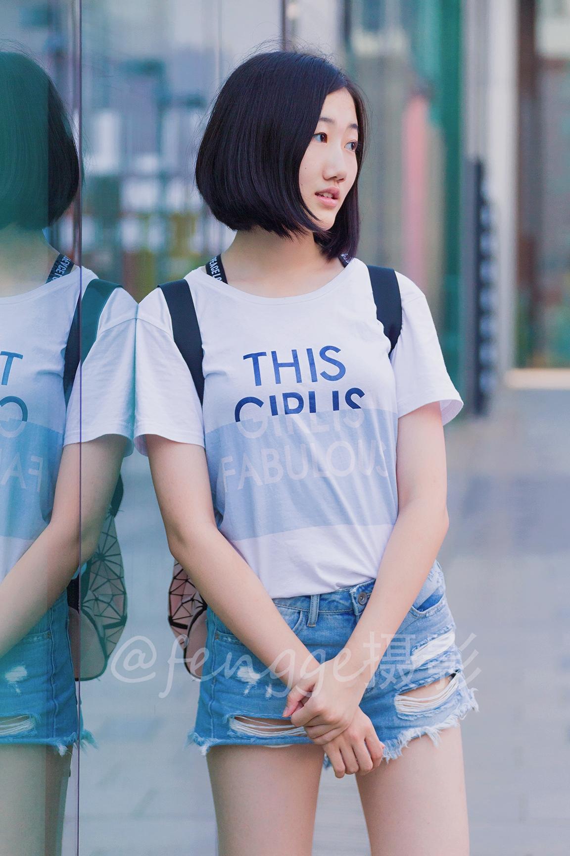 侧颜美才是真美，十张侧颜街拍中有两个女神，你发现了吗？