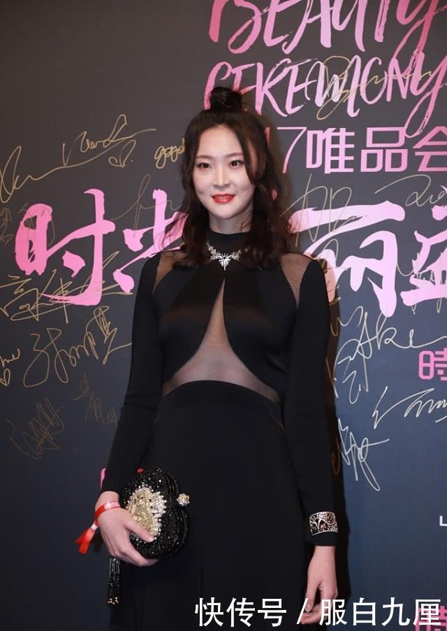 『真敢』惠若琪真敢穿,黑色透视裙大胆秀腹肌,运动员气质展露无遗