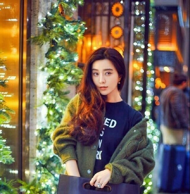 范冰冰最新街拍美翻啦，却有人说鞋子辣眼睛