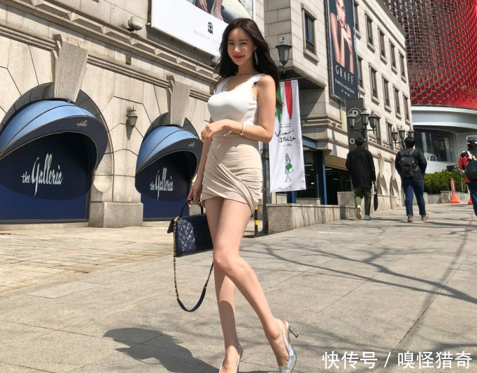 拥有修长美腿的小姐姐，忍不住让人多看几眼