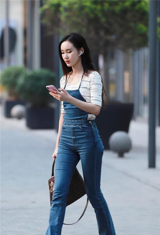  [女人]奔四的女人尽量少穿阔腿裤,看三木这样穿减龄又洋气,谁穿谁美