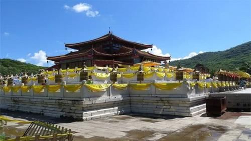 我国最大的寺庙，占地500余亩，门票仅需40元，观光车免费坐