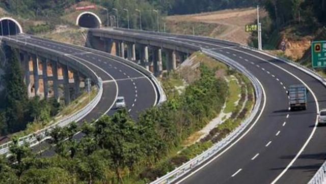  [高速]在服务区睡觉会被罚款？高速公路有着这样的规定，很多人