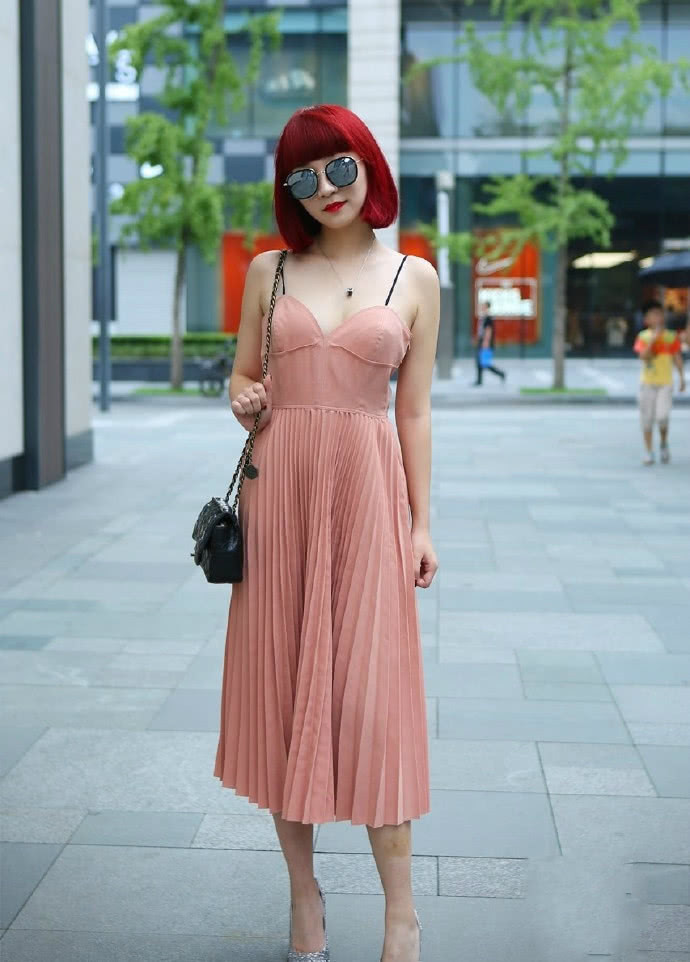 街拍：长相清秀靓丽性感的小姐姐，身姿曼妙妩媚各有各的美！