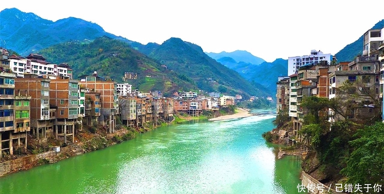 云南最美小县城,处在深山峡谷之中,山势险峻却景色优美