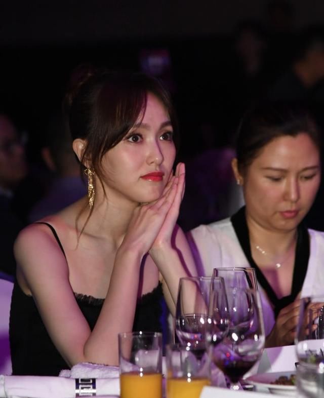 34岁唐嫣真厉害，活动未修图流出，并无大差别，网友：服气！