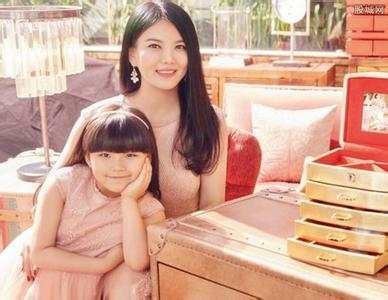 李湘真厉害! 穿的是包臀裙还夹得这么紧 网友: 这尺寸也未免太尴