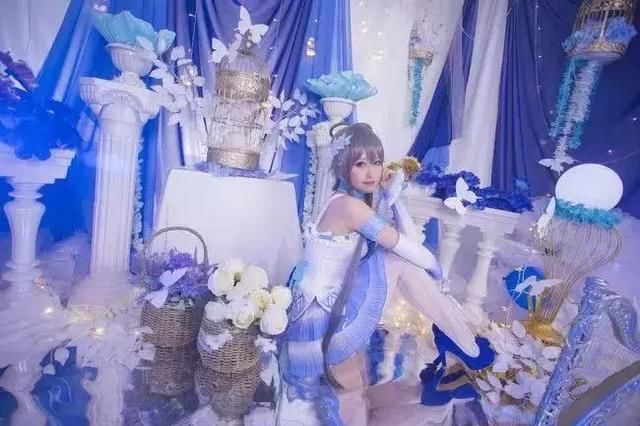 VOCALOID洛天依生日快乐 仙境般的白丝小姐姐 很美丽!