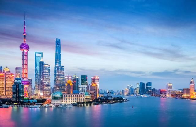  【途径】这条连接上海和成都的高铁，全长1900公里，途径多城，