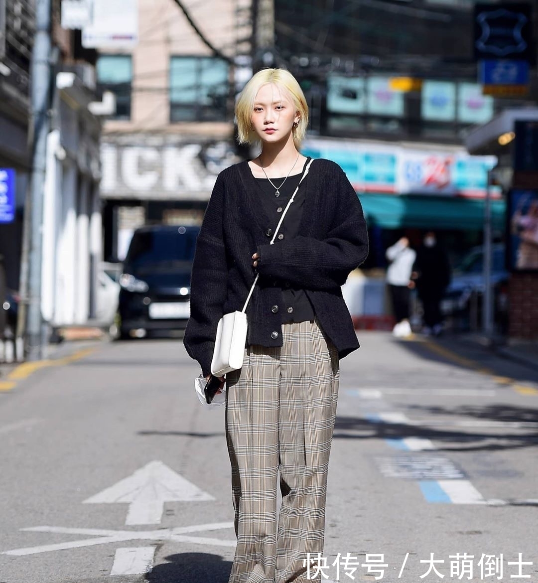#美女身穿#时尚路人街拍,街头都是穿着时髦的小姐姐