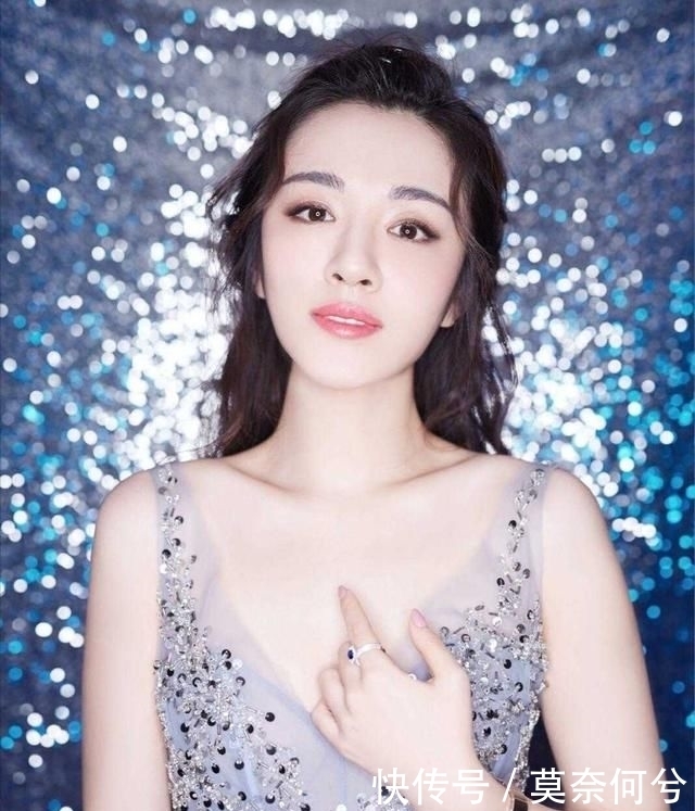 薄纱@但身材匀称，穿吊带薄纱连衣裙气质惊艳，王晓晨不是“尤物女神”