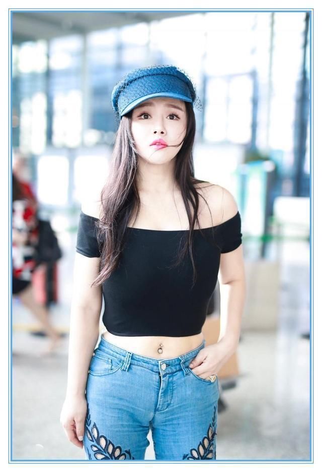 当冉莹颖和张俪同穿露脐装走机场，才知道清新与轻浮的差距有多大