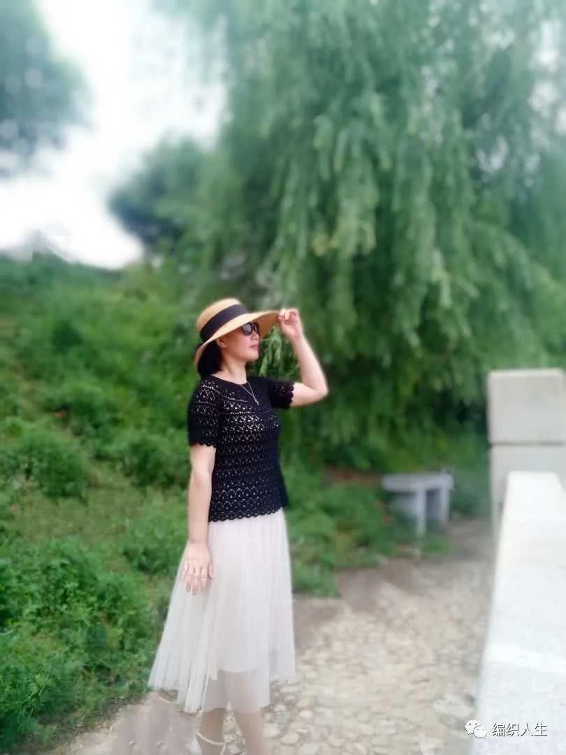  『钩针』夏季很合适：女士钩针套头黑葱衣（有编织说明）