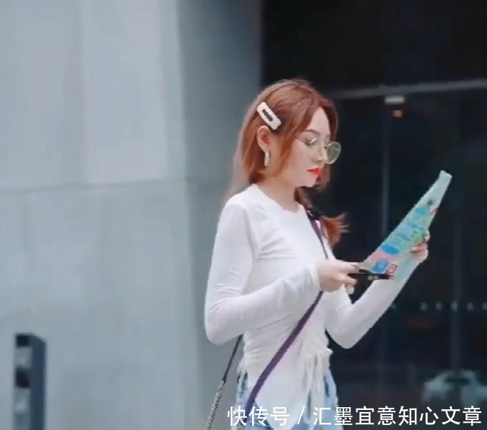 美女|美女这么紧的牛仔裤,你不会出汗吗