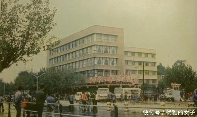  第一个@好好的一个地级市，被撤销变成市辖区，它是中国第一个！