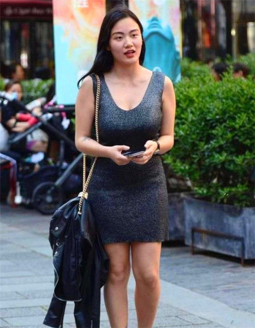  【小美女】街拍：温柔魅力的小美女，秀出青春活力范，好看又养眼