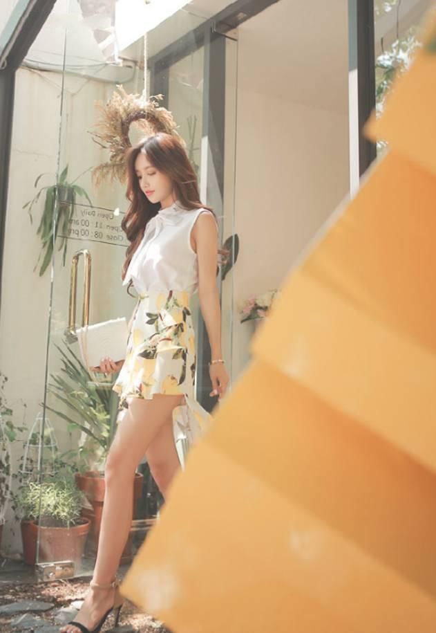 街拍:大街上的美女,多少都是需要装饰,精雕细琢的。