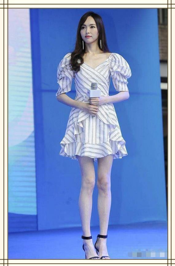 唐嫣的腿够长了，还踩“两根针”，网友：真想把脚上的毛给她拔掉