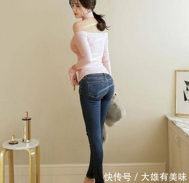 #真让人#青春活力的牛仔裤美女,身材很苗条,真让人羡慕!