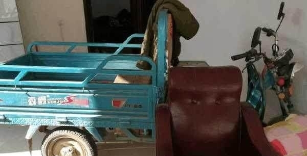 农村禁摩后再限电车，农民出行犯难，专家给3个建议，老农直摇头