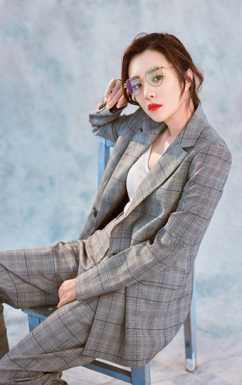 王晓晨清新靓丽时尚写真图集，时尚气质，迷人风采!