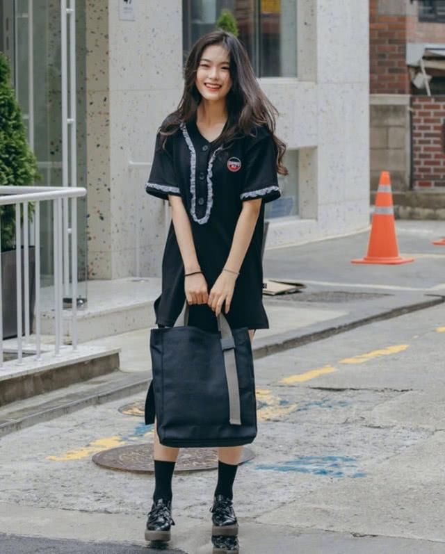 纽约时装周潮流街拍，各路潮男潮女汇集，女神时尚搭配惊艳路人！