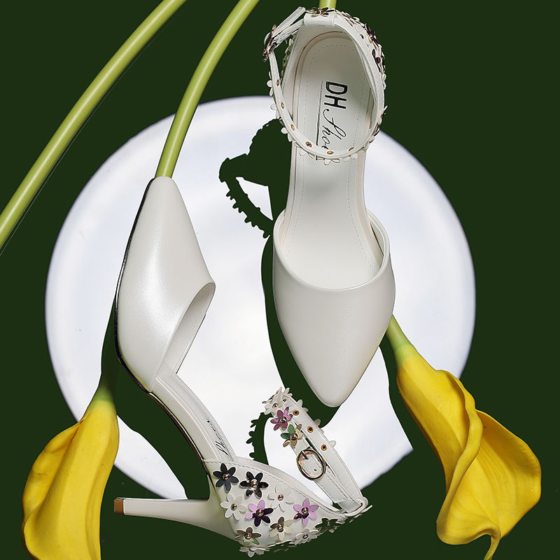 别傻傻的穿拖鞋了!今年流行这样的凉鞋，妈妈一买就3双，特美