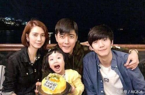 某男性传言出轨经纪人的事情又升级了，其妻子的做法让人想不到