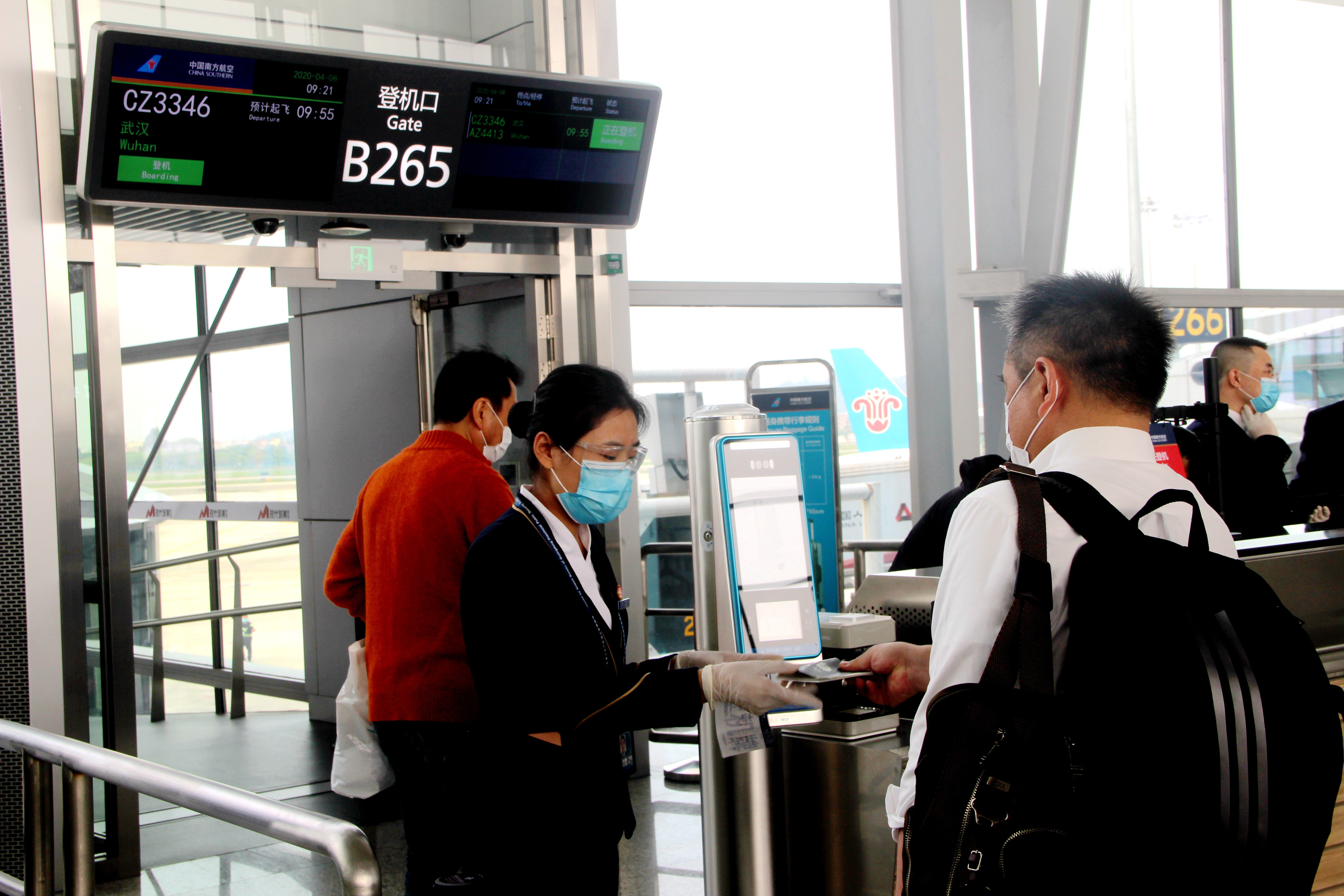  [经济舱全价]8日白云机场保障4个往返武汉航班 未来一周机票最低7.3折