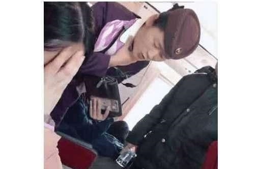  让座@女大学生买的高铁站票不给原乘客让座, 网友竟各执一词