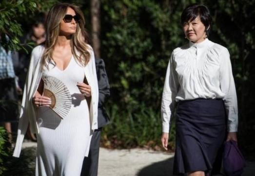 各国第一夫人同框:梅拉尼娅尽显超模，65岁的她气场惊人!