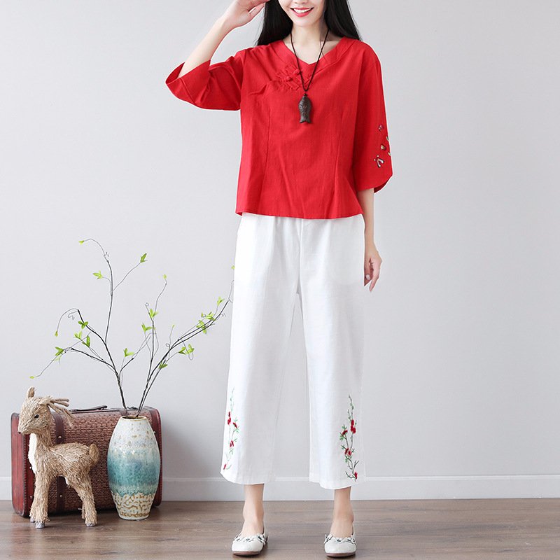 40岁再年轻也要打扮的嫩点，瞧香港女人这样穿，女人味十足