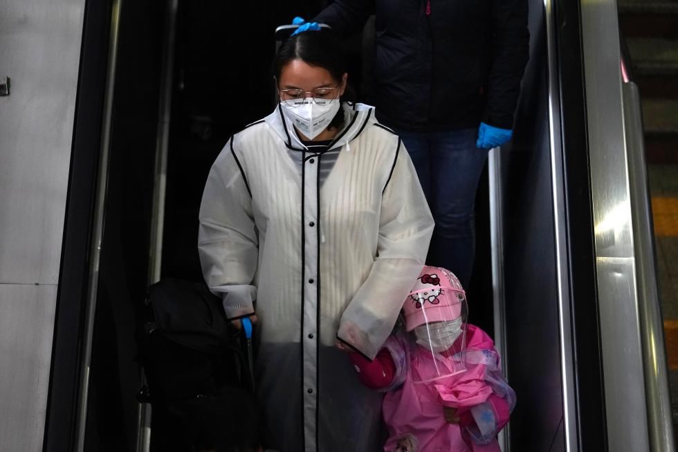  列车驶入：武汉“解封”后首趟返京列车抵达北京西站