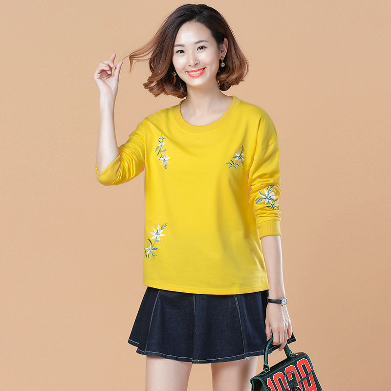 难怪，163斤妈妈连买3件这卫衣，搭短裙穿美爆了，咋穿咋美