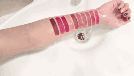 为了试出吃火锅都不掉色的唇膏，我们真的吃了顿火锅!