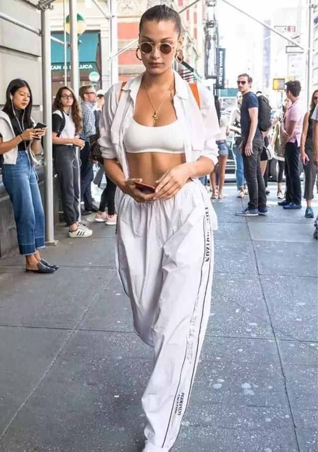 平胸■平胸才是真高级!这些衣服只有平胸妹子hold得住