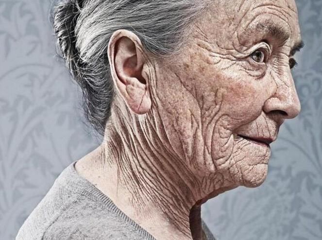 白醋泡生姜，睡前擦脸，七天皮肤水水嫩嫩，斑点全没了