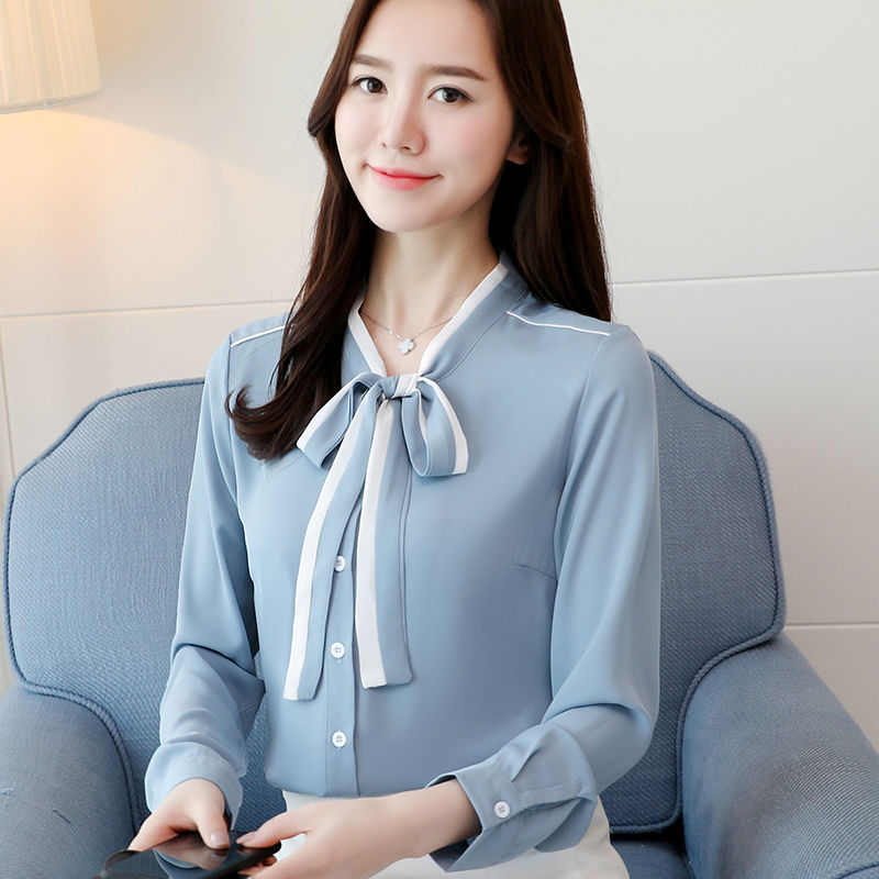 过时的衣服收起来吧，女人今秋穿小香风衬衫，才知道什么叫优雅美