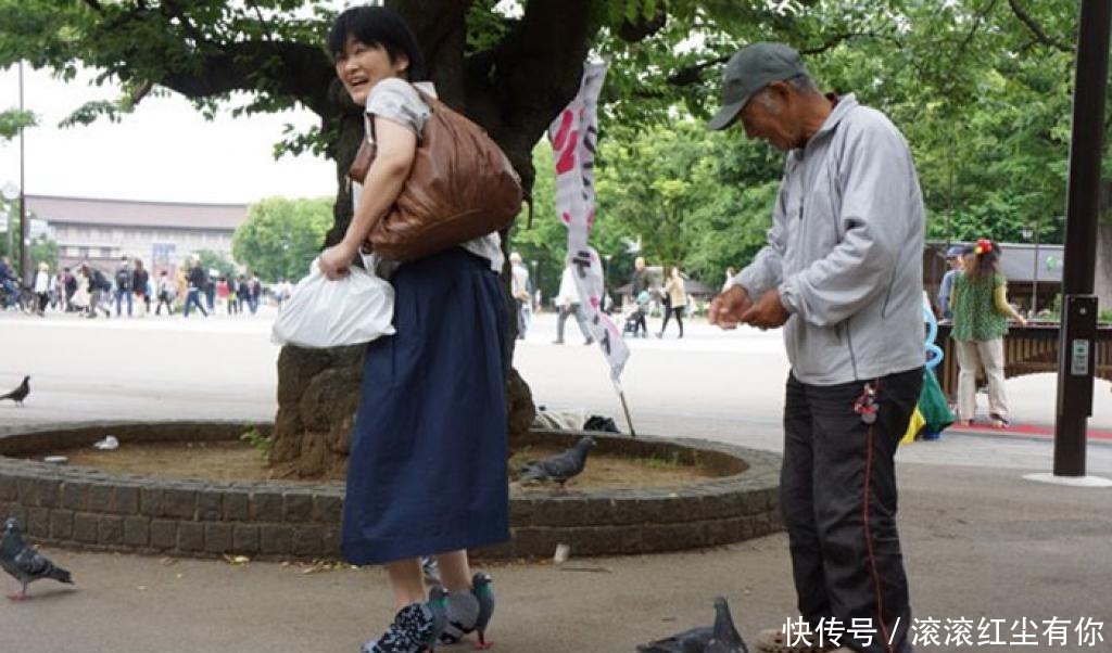 大妈|女子穿自制高跟鞋喂鸽子,老人看到后,以为她在虐待鸽子