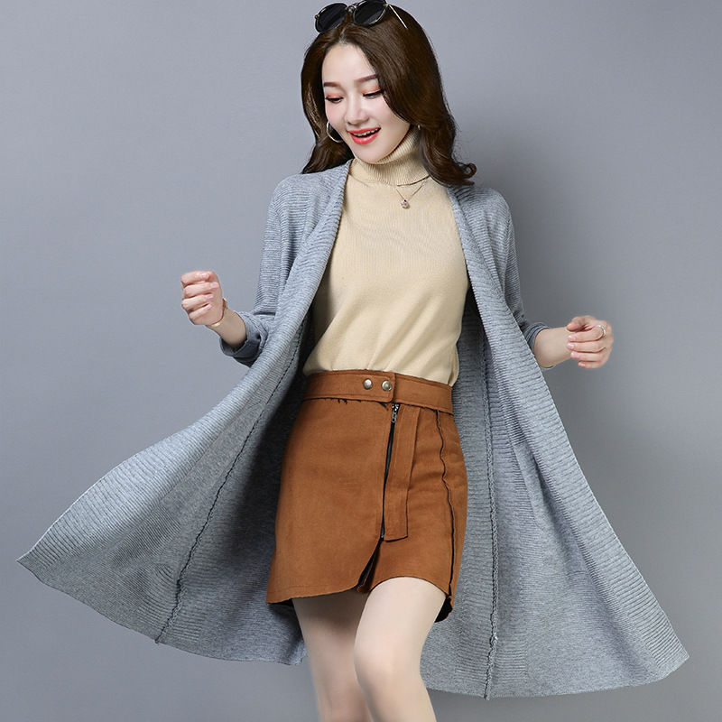 女人一旦过了40，可不要随意穿搭，瞧下图穿搭，背影都美爆