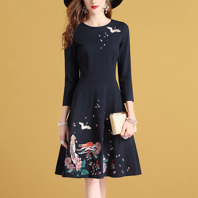 足足等了5天，这裙子提前开卖了!虽贵，但比十件旗袍还端庄优雅