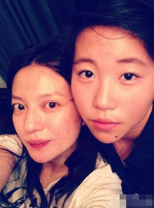 高圣远否认离婚，港媒却说周迅跟窦靖童暧昧，这俩的人际圈太魔幻