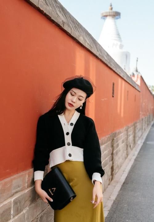  【据说】据说小姐姐们开春都喜欢如此穿搭 网友：有气质的小姐姐首选