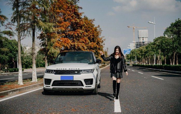 平行车路虎揽胜运动款