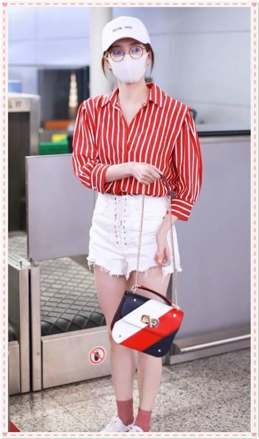 江疏影穿红色格子衫竟输给宋茜？网友：露肩真的比露腿还重要？